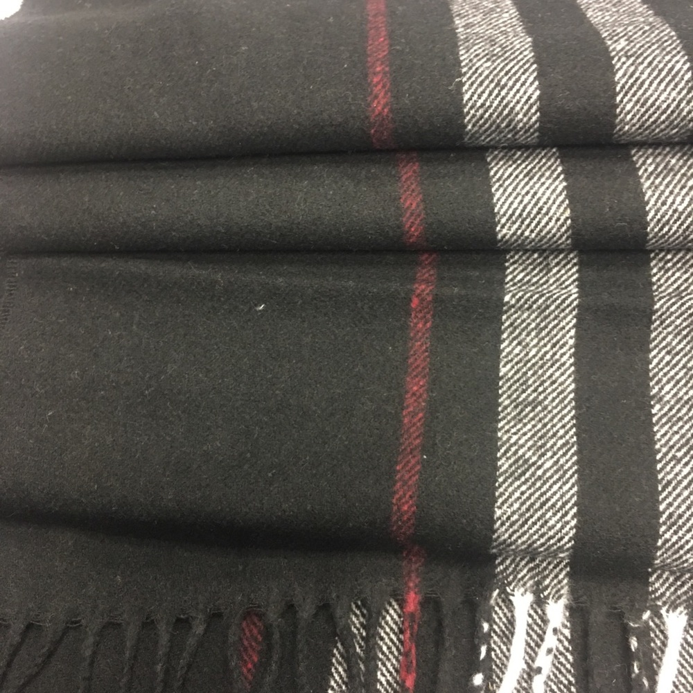 Man Scarf Cashmere feel. 100% Viscose.